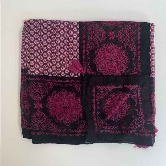 scraf - Picture 3 of 5